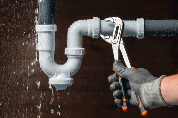 Professional Emergency Plumber technician working in Purcellville, VA